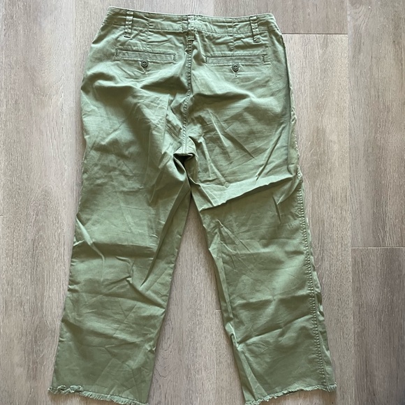 Adorable Sanctuary capris - Picture 2 of 3